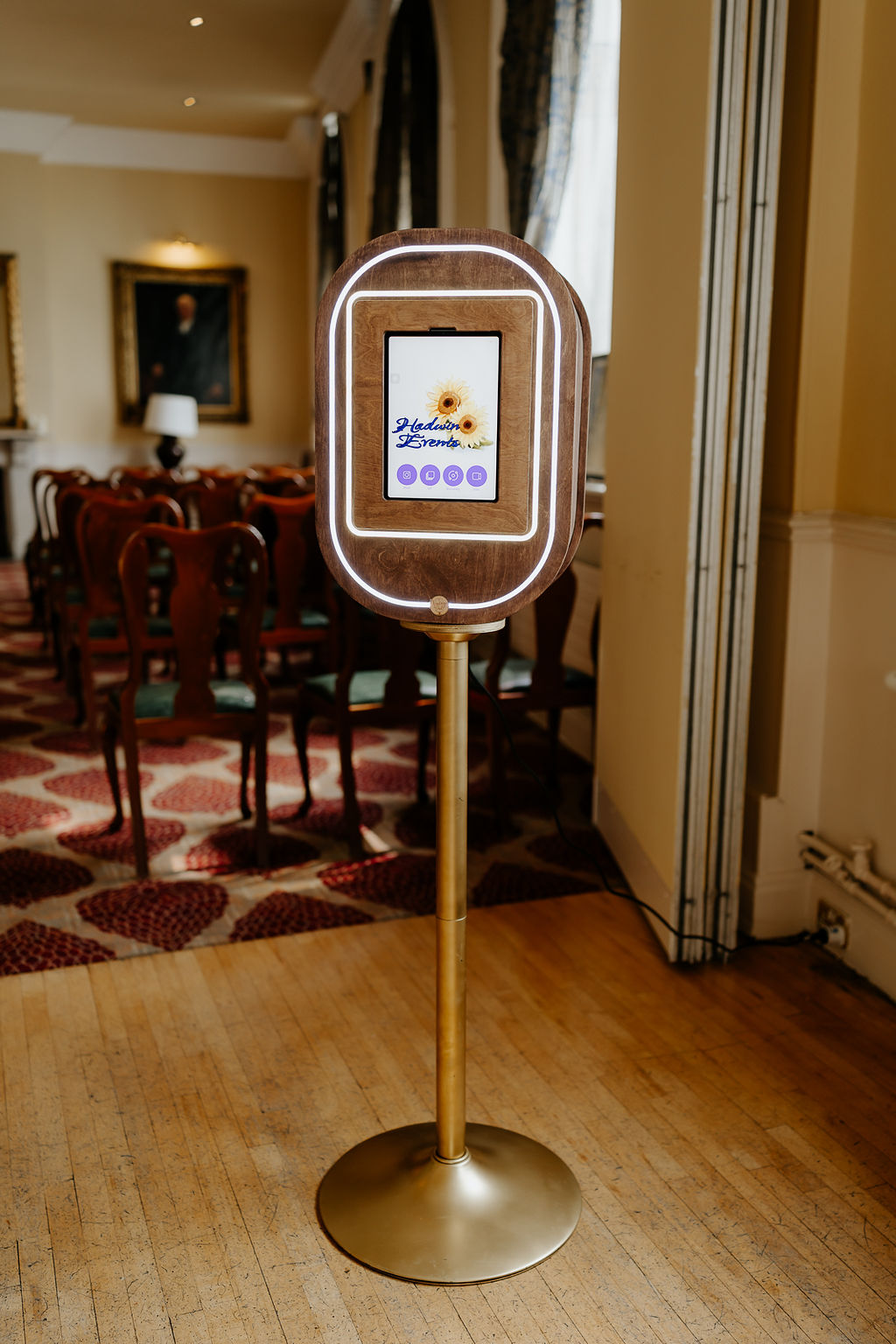 sarahglynnphotography-10.8.2026-Hadwin-194 vintage gold Vintage selfie mirror with a gold metal base